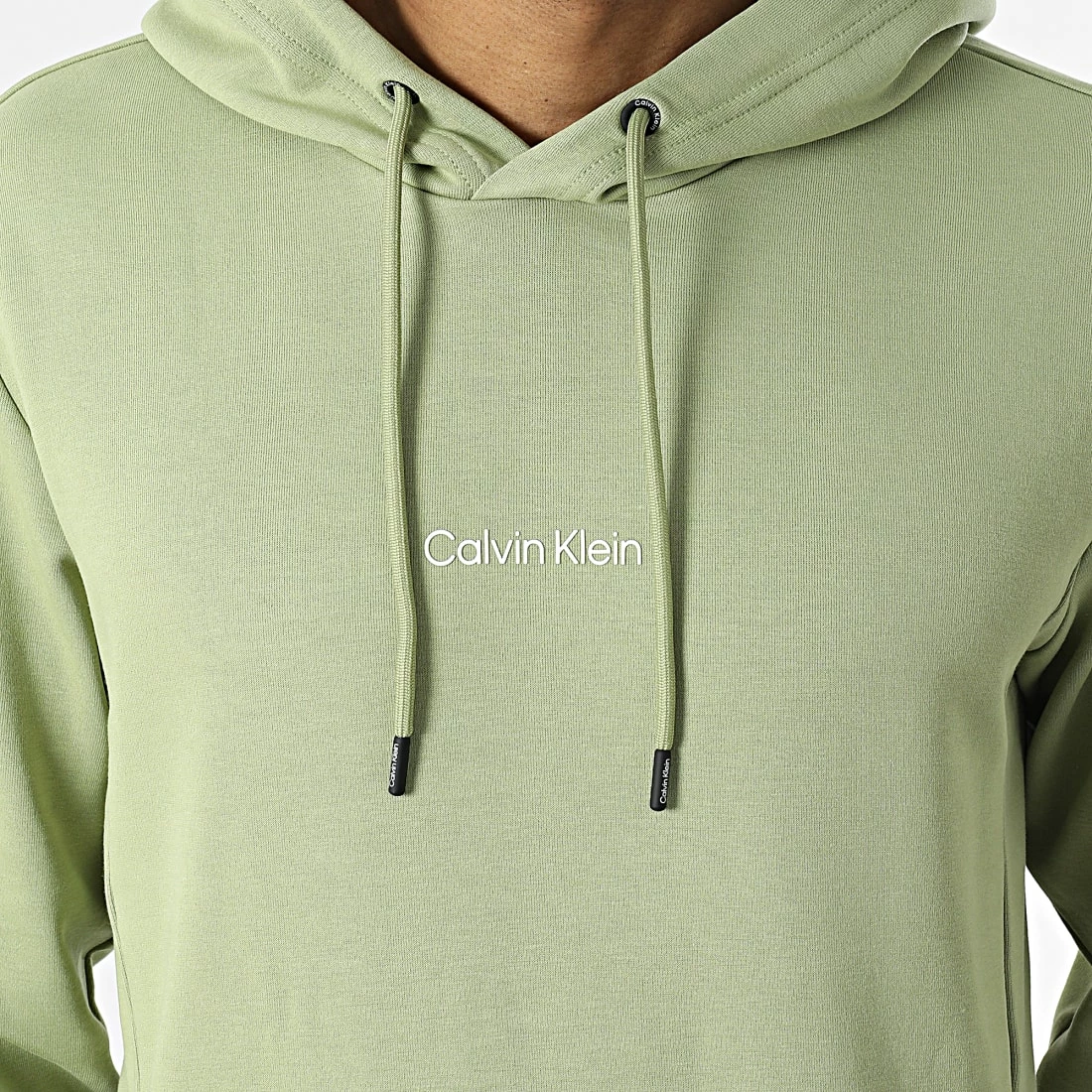 Offres đ Sweat Capuche Interlock Micro Logo 9432 Vert de Calvin Klein â 2 Offres đ Sweat Capuche Interlock Micro Logo 9432 Vert de Calvin Klein â â Image 2