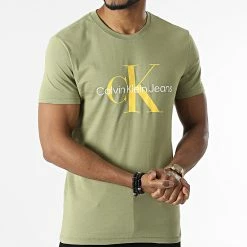 De gros ⭐ Tee 👕 Shirt Seasonal Monogram 0806 Vert de Calvin Klein 🛒