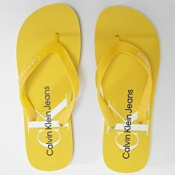De gros 🧨 Tongs Beach 🩴 Sandal Monogram 0055 Super Lemon de Calvin Klein 🌟
