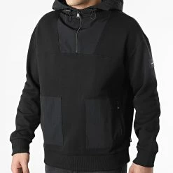 Bon marché ✨ Sweat A Col Zippé Capuche Tech Repreve Comfort 8917 Noir de Calvin Klein 🎉