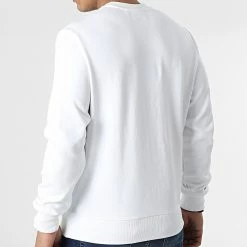 Offres ✔️ Sweat Crewneck Interlock Micro Logo 9431 Blanc de Calvin Klein 😉 -Calvin Klein Soldes Magasin calvin klein 307606 K10K109431 YAF 20220308T134912 04