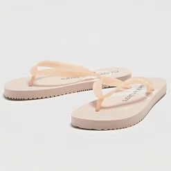 Meilleur prix ✨ Tongs Femme Beach 🩴 Sandal Monogram 0098 Pale Conch Shell de Calvin Klein ❤️ -Calvin Klein Soldes Magasin calvin klein 307902 YW0YW00098 TFT 20220310T141503 03