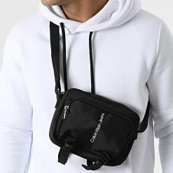 De gros 🎁 Sacoche Sport Essentials 8978 Noir de Calvin Klein 🛒