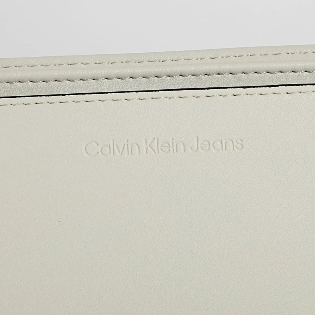 Acheter 🧨 Sac A Main Femme Sculpted Pouch 9570 Beige de Calvin Klein ❤️ 3 Acheter 🧨 Sac A Main Femme Sculpted Pouch 9570 Beige de Calvin Klein ❤️ – Image 3