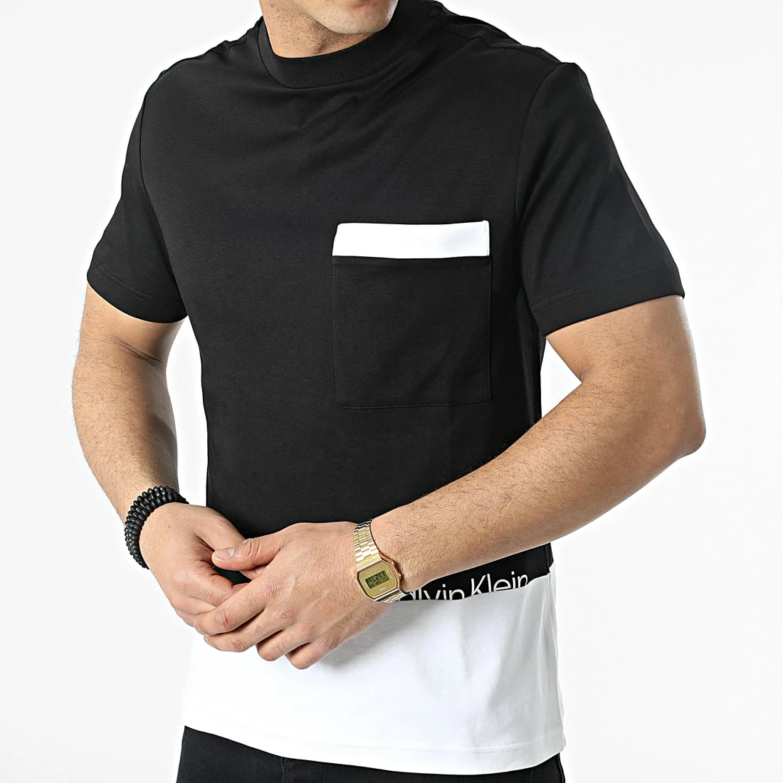 Promo ⌛ Tee 👕 Shirt A Poche Poitrine Minimock Blocking Pocket 8840 Noir Blanc de Calvin Klein ⭐ 3 Promo ⌛ Tee 👕 Shirt A Poche Poitrine Minimock Blocking Pocket 8840 Noir Blanc de Calvin Klein ⭐ – Image 3