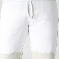 De gros ⭐ Short Jogging Color Blocking Logo 8935 Blanc Beige de Calvin Klein 🤩 -Calvin Klein Soldes Magasin calvin klein 308740 K10K108935 0XS 20220311T123437 03