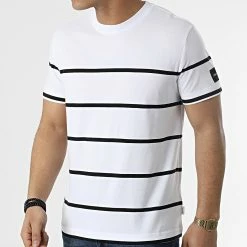 Grosses soldes 🤩 Tee 👚 Shirt A Rayures Striped Badge 9063 Blanc de Calvin Klein 🥰