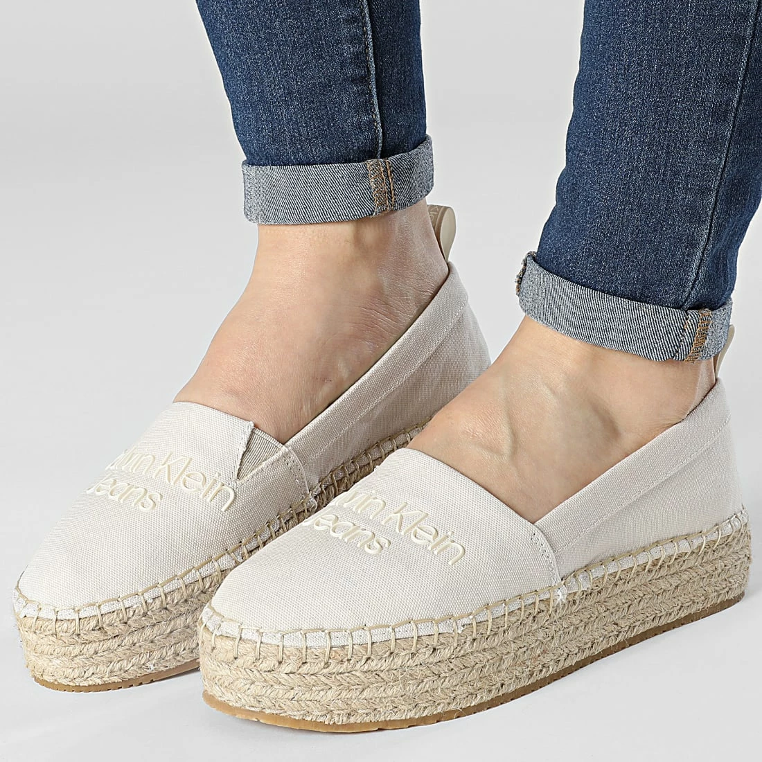 Promo ❤️ Espadrilles Femme Flatform 0579 Eggshell de Calvin Klein 🥰 1 Promo ❤️ Espadrilles Femme Flatform 0579 Eggshell de Calvin Klein 🥰