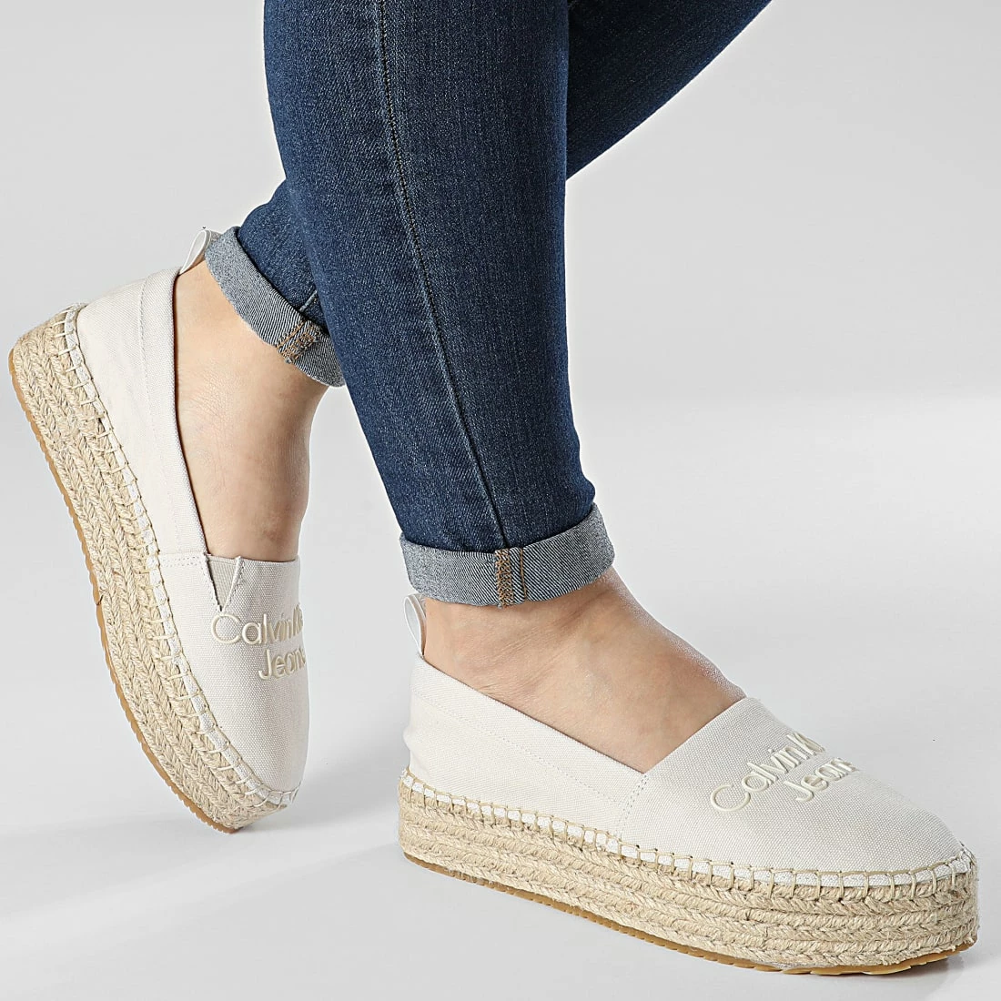 Promo ❤️ Espadrilles Femme Flatform 0579 Eggshell de Calvin Klein 🥰 3 Promo ❤️ Espadrilles Femme Flatform 0579 Eggshell de Calvin Klein 🥰 – Image 3