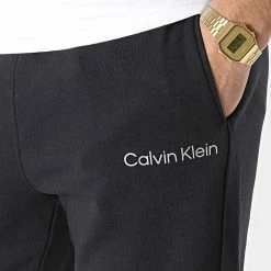 Top 10 💯 Pantalon Jogging GMS2P606 Noir Réfléchissant de Calvin Klein 🔔 6 Top 10 💯 Pantalon Jogging GMS2P606 Noir Réfléchissant de Calvin Klein 🔔 -Calvin Klein Soldes Magasin calvin klein 309952 GMS2P606 BAE 20220325T155538 03