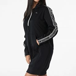 Meilleur prix ✨ Robe Sweat Col Zippé A Bandes Femme 1D902 Noir de Calvin Klein 👍 -Calvin Klein Soldes Magasin calvin klein 312266 GWH1D902 001 20220415T154714 03