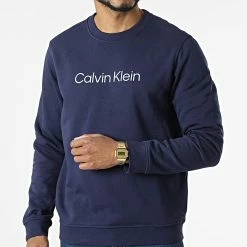 Meilleure vente ❤️ Sweat Crewneck GMS2W305 Bleu Marine Réfléchissant de Calvin Klein 🎁 -Calvin Klein Soldes Magasin calvin klein 313078 GMS2W305 2ZO 20220407T155048 03