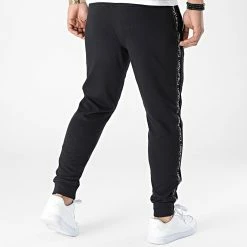 Promo 🔔 Pantalon Jogging A Bandes GMS2P600 Noir de Calvin Klein 👏 -Calvin Klein Soldes Magasin calvin klein 313080 GMS2P600 BAE 20220408T155825 04