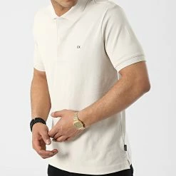 Offres ✔️ Polo Manches Courtes Stretch Pique 8727 Beige de Calvin Klein 🥰 6 Offres ✔️ Polo Manches Courtes Stretch Pique 8727 Beige de Calvin Klein 🥰 -Calvin Klein Soldes Magasin calvin klein 314049 K10K108727 ACE 20220415T161652 03