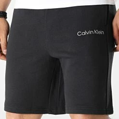 Offres ❤️ Short Jogging GMS2S804 Noir de Calvin Klein 🌟