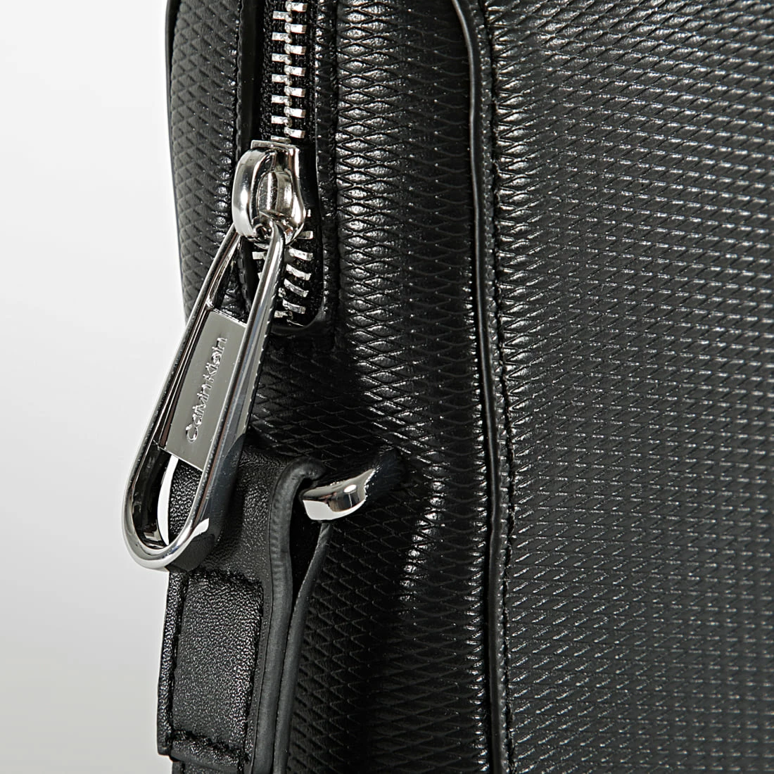 Meilleur prix 🎁 Sacoche Minimalism Reporter S 8999 Noir de Calvin Klein 🎉 4 Meilleur prix 🎁 Sacoche Minimalism Reporter S 8999 Noir de Calvin Klein 🎉 – Image 4