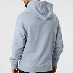 Meilleur prix 🤩 Sweat Capuche Stacked Logo 0604 Bleu Clair de Calvin Klein ⌛ -Calvin Klein Soldes Magasin calvin klein 315724 J30J320604 DBT 20220427T160441 04