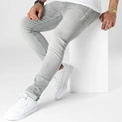 Meilleure vente ⌛ Jean Skinny 9863 Gris de Calvin Klein 🤩 -Calvin Klein Soldes Magasin calvin klein 317850 J30J319863 1BZ 20220509T155854 03
