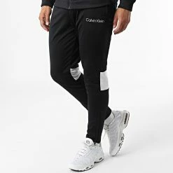 Sortie 🤩 Ensemble De Survetement GMS2J406 Noir de Calvin Klein 🌟 -Calvin Klein Soldes Magasin calvin klein 319318 GMS2J406 BAE 20220518T153300 04