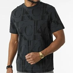 Grosses soldes ✔️ Tee 👕 Shirt Logo All Over Print 0877 Gris Anthracite de Calvin Klein 💯 -Calvin Klein Soldes Magasin calvin klein 319369 J30J320877 0GJ 20220518T145525 03