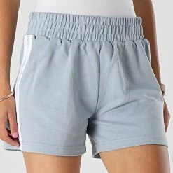 Meilleur prix 😀 Short Jogging Femme A Bandes Side Logo Tape 8964 Bleu Ciel de Calvin Klein ❤️ -Calvin Klein Soldes Magasin calvin klein 321146 J20J218964 DBT 20220601T160946 03
