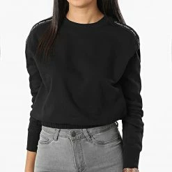Offres 😉 Sweat Crewneck Femme 8980 Noir de Calvin Klein 🔥 -Calvin Klein Soldes Magasin calvin klein 321151 J20J218980 BEH 20220531T145622 03