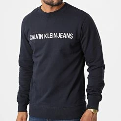 Sortie 🎁 Sweat Crewneck Core Institutional 7757 Bleu Marine de Calvin Klein 👏
