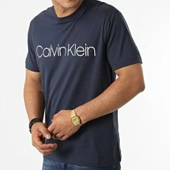 Tout neuf 🔥 Tee 👕 Shirt Front Logo 4063 Bleu Marine de Calvin Klein ⌛ 6 Tout neuf 🔥 Tee 👕 Shirt Front Logo 4063 Bleu Marine de Calvin Klein ⌛ -Calvin Klein Soldes Magasin calvin klein 322201 K10K104063 407 20220614T150251 03