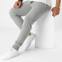 Offres 🔔 Pantalon Jogging Small Logo 7954 Gris Chiné de Calvin Klein 💯 -Calvin Klein Soldes Magasin calvin klein 322208 K10K107954 BEH 20220610T160830 03