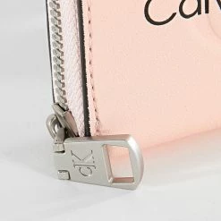 Tout neuf 😉 Portefeuille Femme Sculpted Zip around 7229 rose de Calvin Klein 👏 -Calvin Klein Soldes Magasin calvin klein 322293 K60K607229 TFG 20220603T133118 03