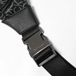 Tout neuf 🔔 Sac Banane CK Must Mono 9100 Noir de Calvin Klein 🎉 -Calvin Klein Soldes Magasin calvin klein 322568 K50K509100 BAX 20220609T122602 04