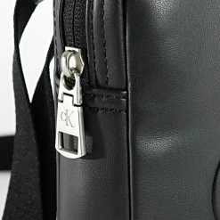 Promo 😀 Sacoche Monogram Soft Reporter 9366 Noir de Calvin Klein 🧨 -Calvin Klein Soldes Magasin calvin klein 322739 K50K509366 BDS 20220609T141523 03