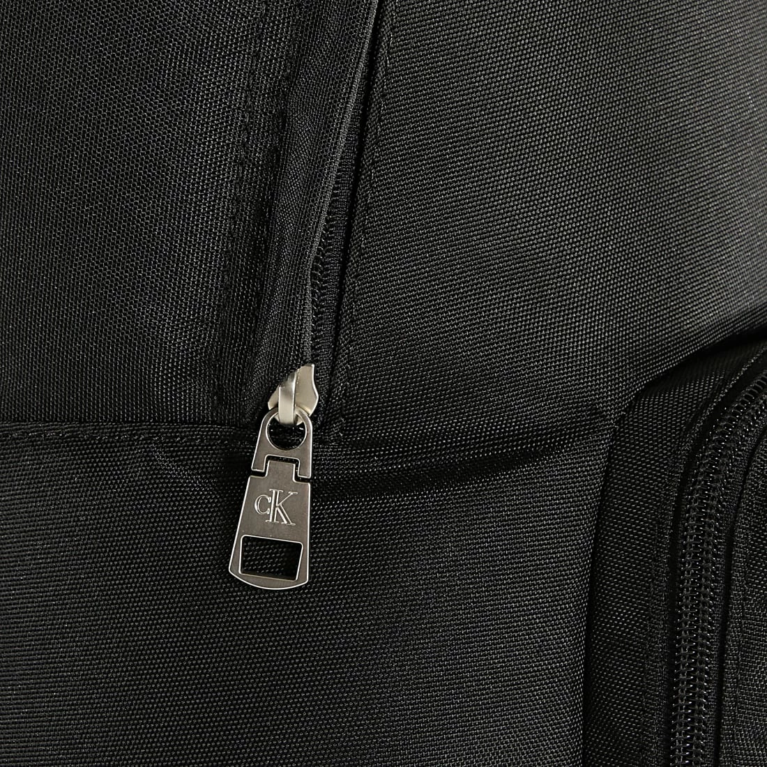 Meilleure affaire 😀 Sac A Dos Sport Essentials Campus 9345 Noir de Calvin Klein 💯 3 Meilleure affaire 😀 Sac A Dos Sport Essentials Campus 9345 Noir de Calvin Klein 💯 – Image 3