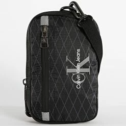 Grosses soldes 👏 Sacoche Tech Phone 9514 Noir de Calvin Klein ⭐