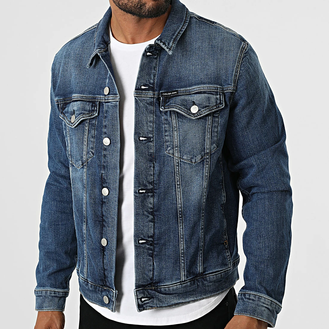 Remise ✔️ Veste Jean Modern Essential 1007 Bleu Denim de Calvin Klein 🔔 3 Remise ✔️ Veste Jean Modern Essential 1007 Bleu Denim de Calvin Klein 🔔 – Image 3