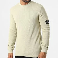 Meilleure vente 🎁 Sweat Crewneck Monogram Badge Waffle 6610 Beige de Calvin Klein 🎉 -Calvin Klein Soldes Magasin calvin klein 323937 J30J316610 RB8 20220617T154311 01