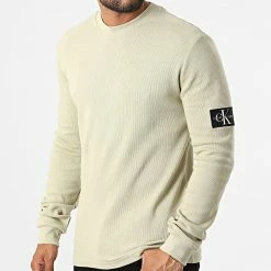 Meilleure vente 🎁 Sweat Crewneck Monogram Badge Waffle 6610 Beige de Calvin Klein 🎉