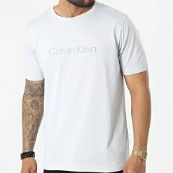 Les meilleures critiques de 👏 Tee 👕 Shirt GMS2K107 Gris Clair Réfléchissant de Calvin Klein 🛒