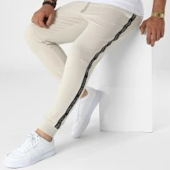 Coupon 🛒 Pantalon Jogging A Bandes GMS2P600 Beige de Calvin Klein 🎉 -Calvin Klein Soldes Magasin calvin klein 324902 GMS2P600 PB1 20220627T154343 03