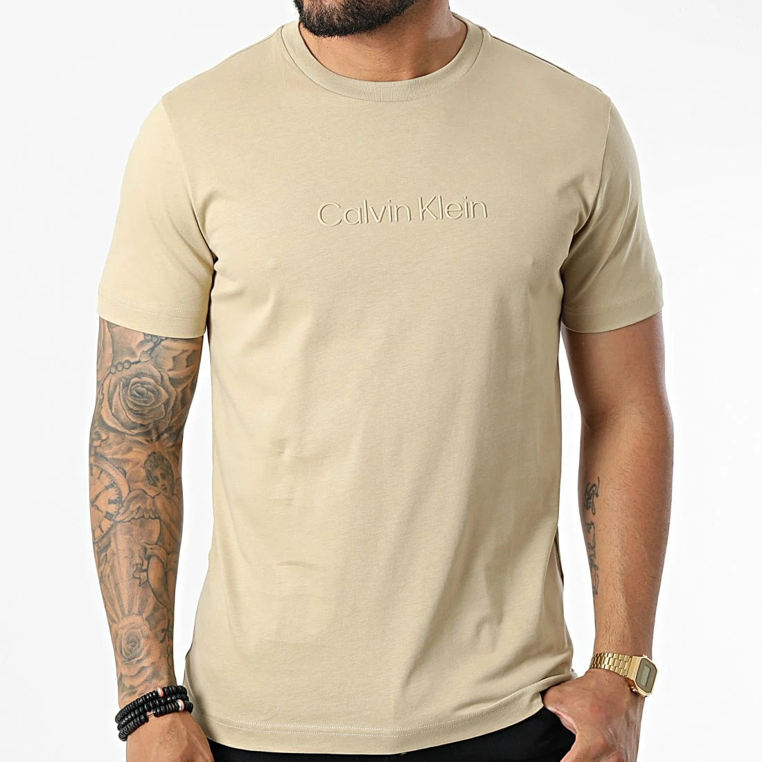 Offres 🎁 Tee 👚 Shirt Modern Front Logo 9802 Sable de Calvin Klein ❤️ 3 Offres 🎁 Tee 👚 Shirt Modern Front Logo 9802 Sable de Calvin Klein ❤️ – Image 3