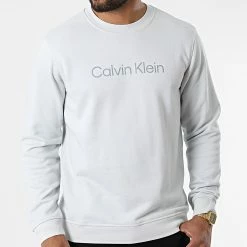 Promo 🎉 Sweat Crewneck GMS2W305 Gris Clair Réfléchissant de Calvin Klein 🔥 -Calvin Klein Soldes Magasin calvin klein 325314 GMS2W305 7YV 20220630T151029 03