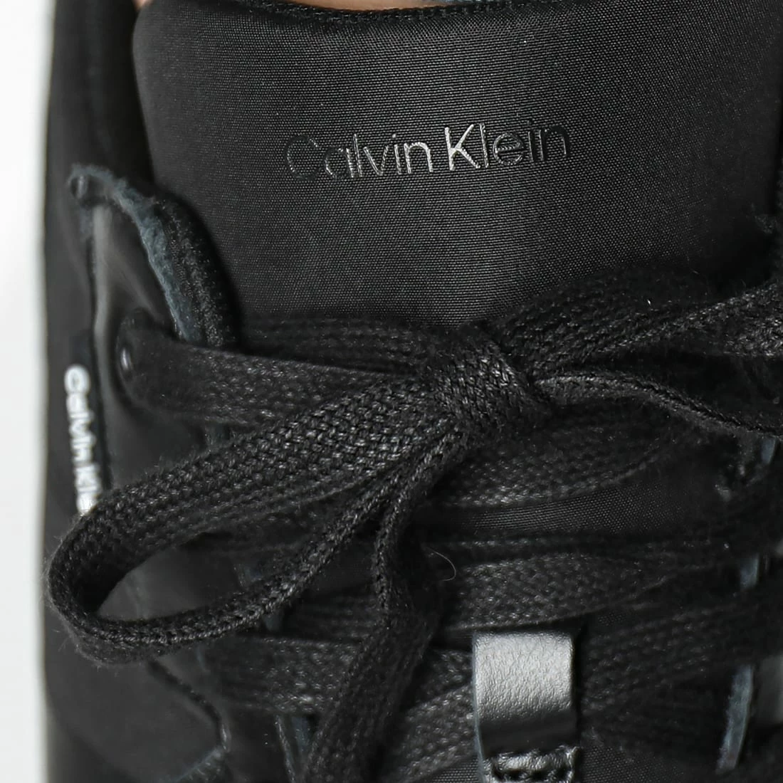 Sortie 🌟 Baskets Low Top Lace Up 0551 Triple Black de Calvin Klein 🤩 3 Sortie 🌟 Baskets Low Top Lace Up 0551 Triple Black de Calvin Klein 🤩 – Image 3