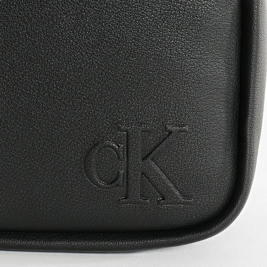 Le moins cher 😀 Sac A Main Femme Ultralight 9787 Noir de Calvin Klein 🤩 2 Le moins cher 😀 Sac A Main Femme Ultralight 9787 Noir de Calvin Klein 🤩 – Image 2