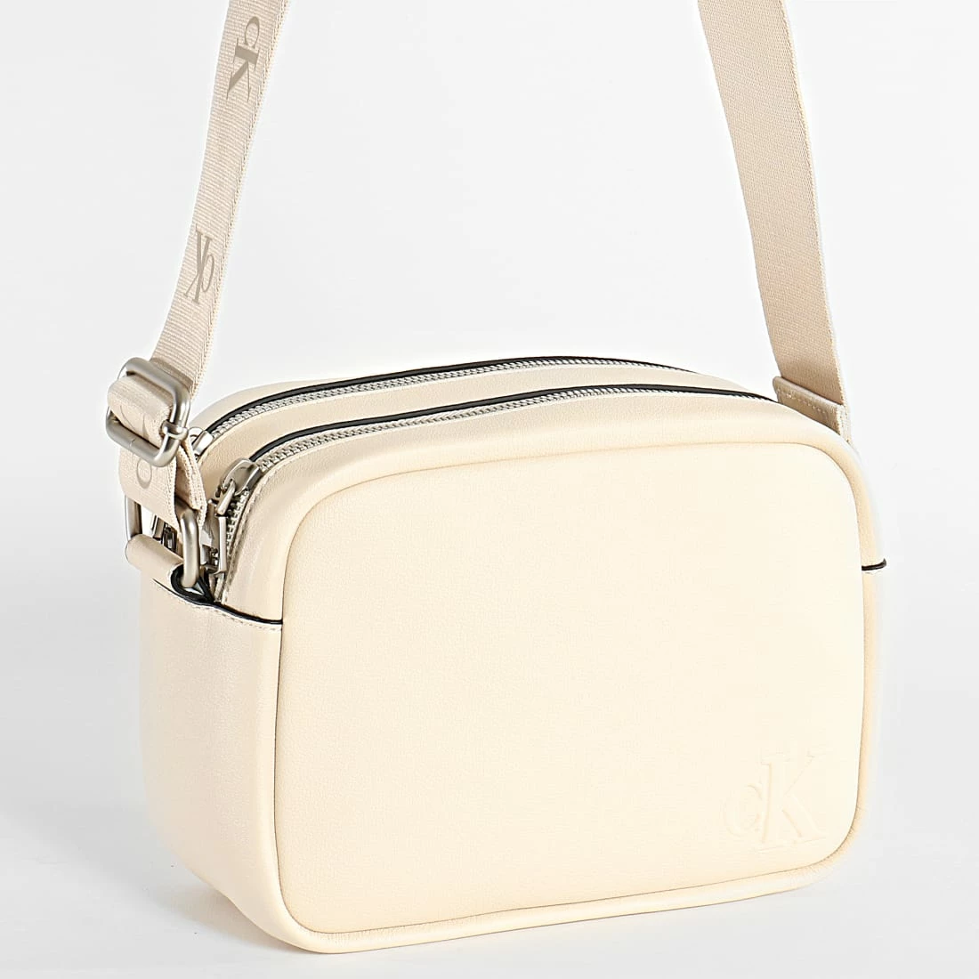 Offres 😍 Sac A Main Femme Ultralight 9787 Beige de Calvin Klein ❤️ 1 Offres 😍 Sac A Main Femme Ultralight 9787 Beige de Calvin Klein ❤️