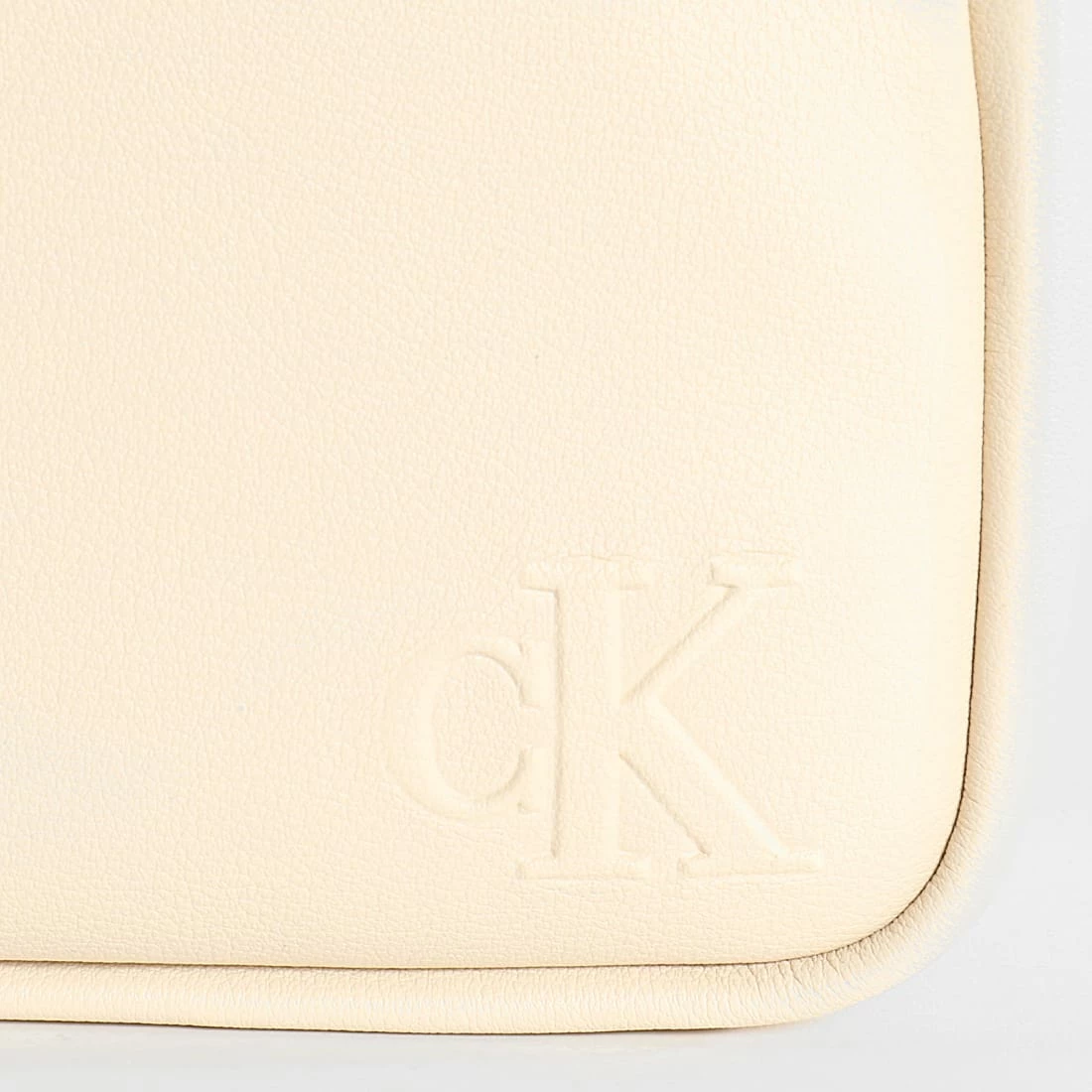 Offres 😍 Sac A Main Femme Ultralight 9787 Beige de Calvin Klein ❤️ 2 Offres 😍 Sac A Main Femme Ultralight 9787 Beige de Calvin Klein ❤️ – Image 2