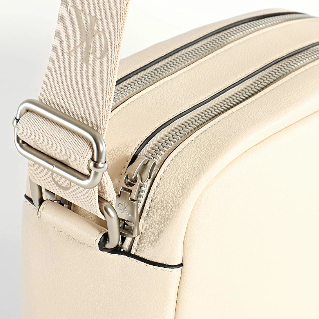 Offres 😍 Sac A Main Femme Ultralight 9787 Beige de Calvin Klein ❤️ 3 Offres 😍 Sac A Main Femme Ultralight 9787 Beige de Calvin Klein ❤️ – Image 3