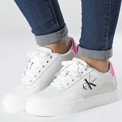 De gros 🧨 Baskets Femme Classic Cupsole 0699 White Neon Pink de Calvin Klein ✔️
