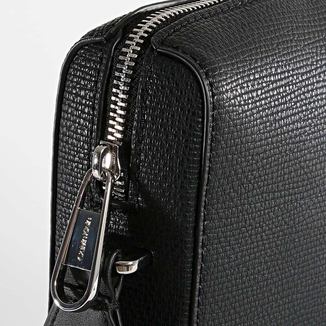 De gros 🌟 Sacoche Minimalism Reporter 9556 Noir de Calvin Klein ✨ 3 De gros 🌟 Sacoche Minimalism Reporter 9556 Noir de Calvin Klein ✨ – Image 3