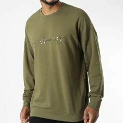 Grosses soldes ❤️ Sweat Crewneck NM2352E Vert Kaki de Calvin Klein 🎁