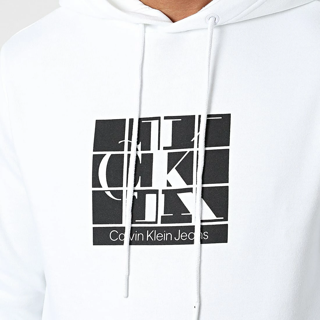 Budget ⌛ Sweat Capuche Scattered Urban Graphic 0846 Blanc de Calvin Klein 🧨 2 Budget ⌛ Sweat Capuche Scattered Urban Graphic 0846 Blanc de Calvin Klein 🧨 – Image 2
